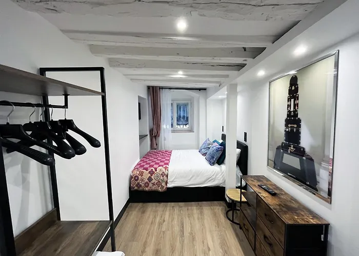 Urban Flat 174 - Vuitton St Denis